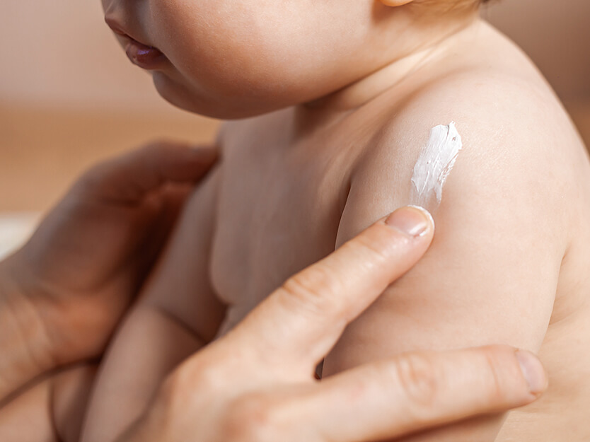 Bloqueador solar para bebés: ¿cómo usarlo? | Bebés | San Pablo Farmacia