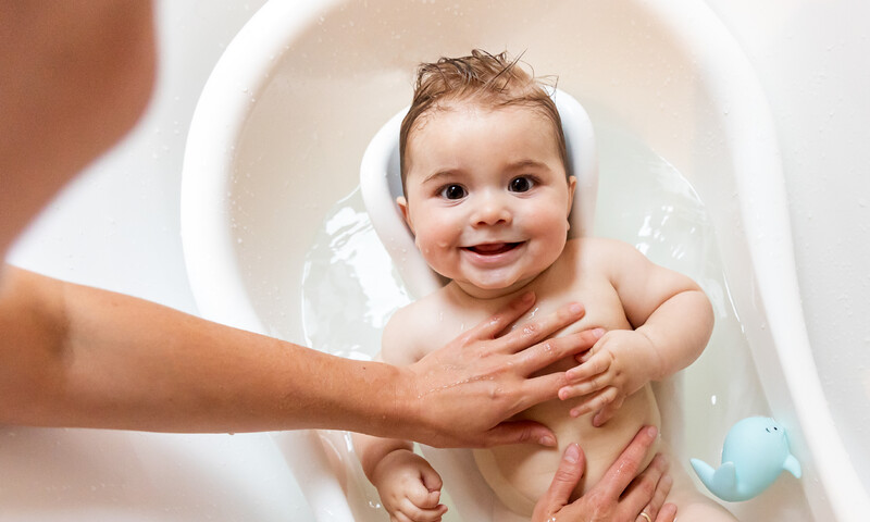 ¿Cómo bañar a un bebé recién nacido? | Bebés | San Pablo Farmacia