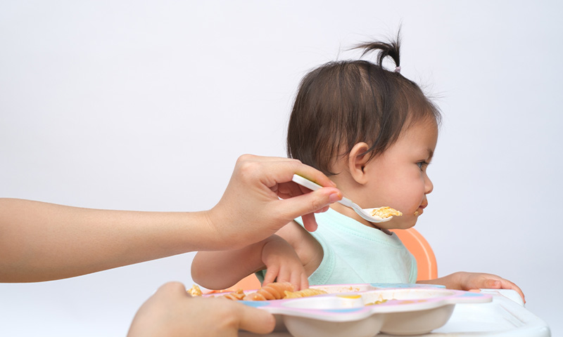 Mi bebé no quiere comer: ¿qué puedo hacer? | Bebés | San Pablo Farmacia