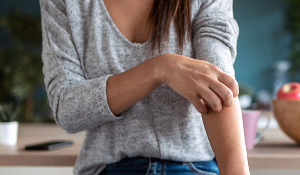 ¿Por qué tengo comezón en el cuerpo? | Dermocosméticos | San Pablo Farmacia