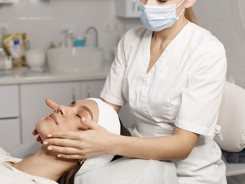 Consulta al dermatólogo | Manchas rojas en la piel | Dermocosméticos | San Pablo Farmacia